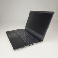 Laptop Dell Precision 7550 – zamknięta klapa, pokrywa górna obudowy z teksturą obudowy