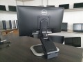 Monitor Dell P2214 – ujęcie z lewej strony i podstawa monitora