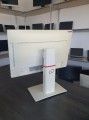 Fujitsu P24W-7 - boczny profil z regulacją wysokości i funkcją pivot do pracy biurowej