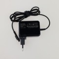 Microsoft 15V 24W – widok z boku z gniazdem zasilania