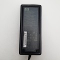 HP HSTNN-AA06 – z boku grubość zasilacza