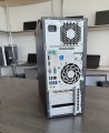 HP 800 G2 – widok z przodu z przyciskiem zasilania