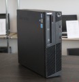 Komputer Lenovo M91 SFF – lewy bok komputera z zatrzaskami montażowymi