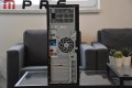 HP – lewy bok komputera z zatrzaskami montażowymi