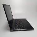 Dell Precision 7530 – lewa krawędź obudowy z dostępem do portów i gniazdem audio jack