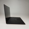 Laptop Dell Precision 5510 – zbliżenie na porty USB i gniazdo zasilania
