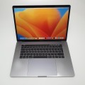 Laptop Apple MacBook Pro A1707 – dolna część obudowy ze śrubami montażowymi