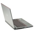 Fujitsu LifeBook E736 – prawy bok z dostępem do portów USB i czytnikiem kart SD