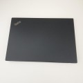 Lenovo ThinkPad X13 Gen1 – od spodu z gumowymi nóżkami