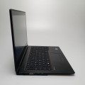 Laptop Fujitsu LifeBook U747 – tylna krawędź, z otworami wentylacji i tylna część laptopa