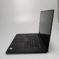 Laptop Dell Precision 5520 – prawa strona obudowy z portami USB i czytnikiem kart SD