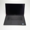 Laptop Dell Precision 5520 – tylna część obudowy, z zawiasami matrycy i tylna krawędź obudowy