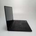 Dell Precision 5520 – z zamkniętą klapą, klapa górna