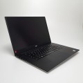 Dell Precision 5520 – spód laptopa i otworami wentylacji