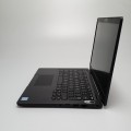 Laptop Dell Latitude 5300 – prawy bok obudowy z dostępem do portów USB i wyjściem wideo