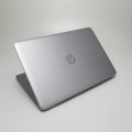 Laptop HP EliteBook 850 G4 – widok z przodu otwarty ekran i klawisze funkcyjne