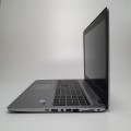 HP EliteBook 850 G4 – tył laptopa, z otworem wylotowym wentylacji i logo producenta