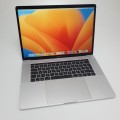 Apple MacBook Pro A1990 – prawy bok z gniazdami i gniazdem Kensington