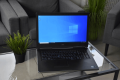 Laptop Dell Precision 7710 – ujęcie z przodu rozłożony ekran i klawiatura
