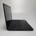 Laptop Dell Latitude 5400 – widok z przodu rozłożony wyświetlacz i klawisze