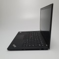 Lenovo ThinkPad T490 – lewa strona laptopa z gniazdami i gniazdem słuchawkowym
