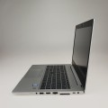 Laptop HP EliteBook 830 G6 – tylna krawędź, z mocowaniem ekranu z kratką wentylacji