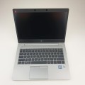 Laptop HP EliteBook 830 G6 – zamknięta klapa, obudowa od góry z logo producenta