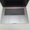 Laptop Apple MacBook Pro A1707 – touchpad i obszar roboczy, podpórka pod nadgarstki