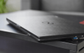 Fujitsu LifeBook U728 – zamknięta klapa, górna część obudowy z logo producenta