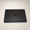 HP ZBook 15 G3 – prawy bok obudowy z portami USB i czytnikiem kart SD