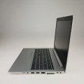 Laptop HP EliteBook 745 G5 – lewa krawędź obudowy z dostępem do portów i gniazdem słuchawkowym