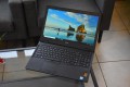 Dell Latitude 5590 – tył laptopa, z otworami wentylacji i logo producenta
