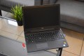 Dell Latitude 5590 – dolna część obudowy z kratkami wentylacji