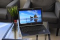 HP ProBook 430 G5 – przód laptopa otwarty wyświetlacz i klawisze