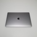 Apple MacBook Pro A1707 – widok z przodu otwarty ekran i klawiatura
