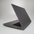 Laptop Apple MacBook Pro A1707 – prawy bok z portami USB do podłączenia akcesoriów