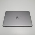 Laptop Dell Latitude 5511 – widok z przodu rozłożony ekran i klawisze funkcyjne