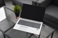 Laptop HP EliteBook 850 G6 – ujęcie z prawej strony ze złączami USB do podłączenia akcesoriów