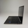 Laptop HP ZBook Firefly 15 – prawa strona obudowy z gniazdami i wentylacją boczną