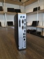Komputer HP T730 – po prawej stronie zamknięty panel