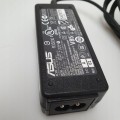 Zasilacz ASUS – etykieta z kodem produktu