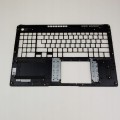 Palmrest do Dell Latitude 3500 – widok z lewej strony z fakturą wykończenia