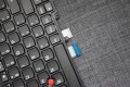 Klawiatura Lenovo X240 X250 – od przodu krawędź obudowy