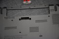 Lenovo T450s - pełna dolna część obudowy z otworami serwisowymi i wylotami powietrza