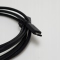 Pin USB przewodu – zbliżenie na styki