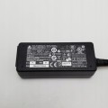 Zasilacz Delta ADP-36JH – złącze do laptopa z metalowym pierścieniem