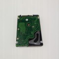 Dysk Twardy HDD 600GB 2,5" SAS – po lewej stronie z fakturą wykończenia