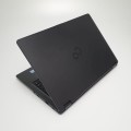 Fujitsu LifeBook U749 – lewa strona laptopa z portami wideo i audio