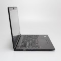 Laptop Fujitsu LifeBook U749 – zamknięta klapa, obudowa od góry z logo producenta
