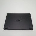 Laptop Fujitsu LifeBook U749 – klawiatura biznesowa z białymi opisami klawiszy